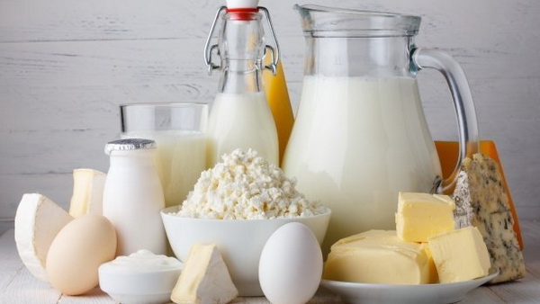 Prețul laptelui a scăzut cu 4,6% în România, în luna mai